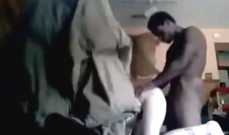 عاری از لباس های تنگ و شورت. دانلود فیلم سکسی شنل قرمزی