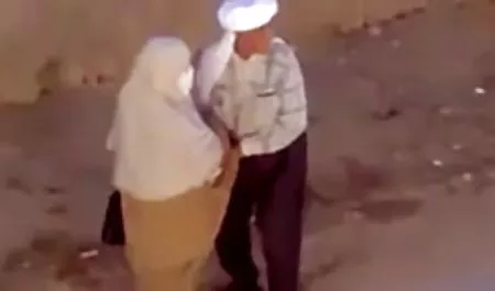 به همسایه دانلود کانال تلگرام فیلم سکسی اش نگاه می کند