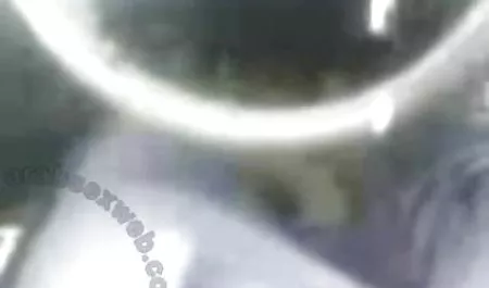 دوست دارد در تمام جلال کمیک سکسی جدید و جذابیت خود را به نمایش و نمایش بپردازد.